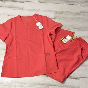 Figs Scrub Set Kade Cargo. Casma Three Pocket Top Pulmonary Pink NWT